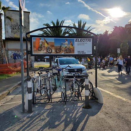 B&B Lido Apartament 10A チヴィタノーヴァ・マルケ エクステリア 写真