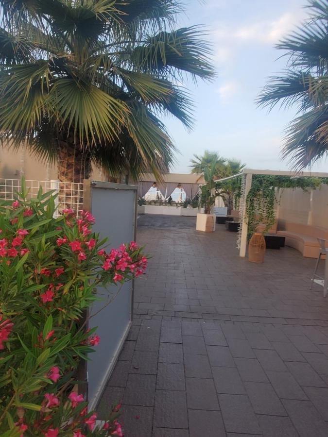 B&B Lido Apartament 10A チヴィタノーヴァ・マルケ エクステリア 写真