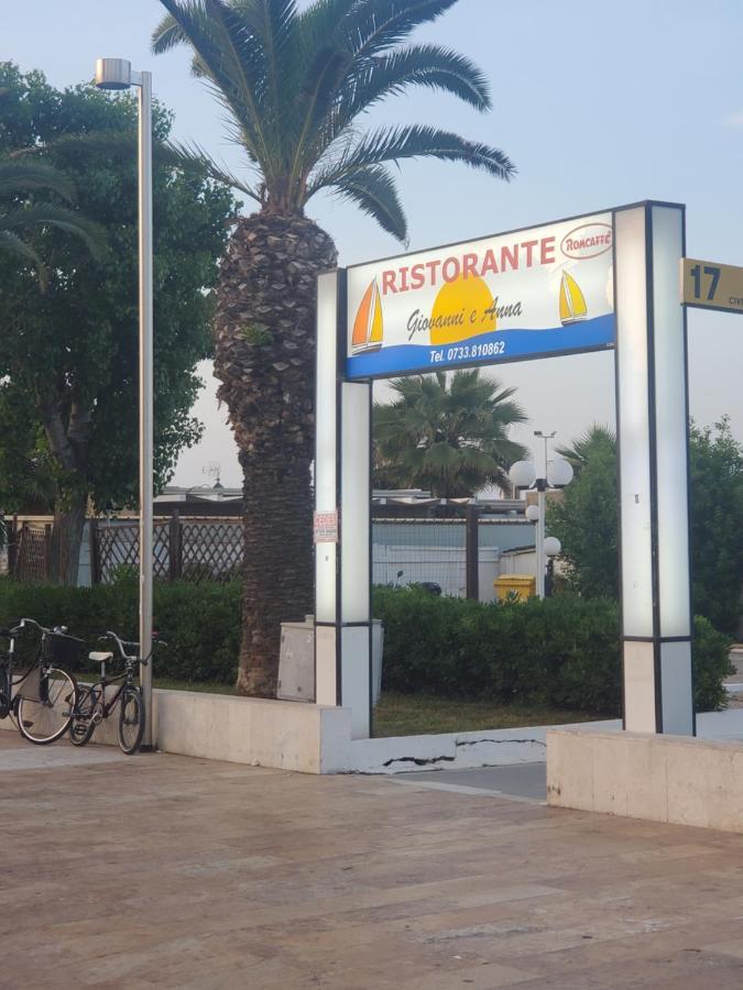 B&B Lido Apartament 10A チヴィタノーヴァ・マルケ エクステリア 写真