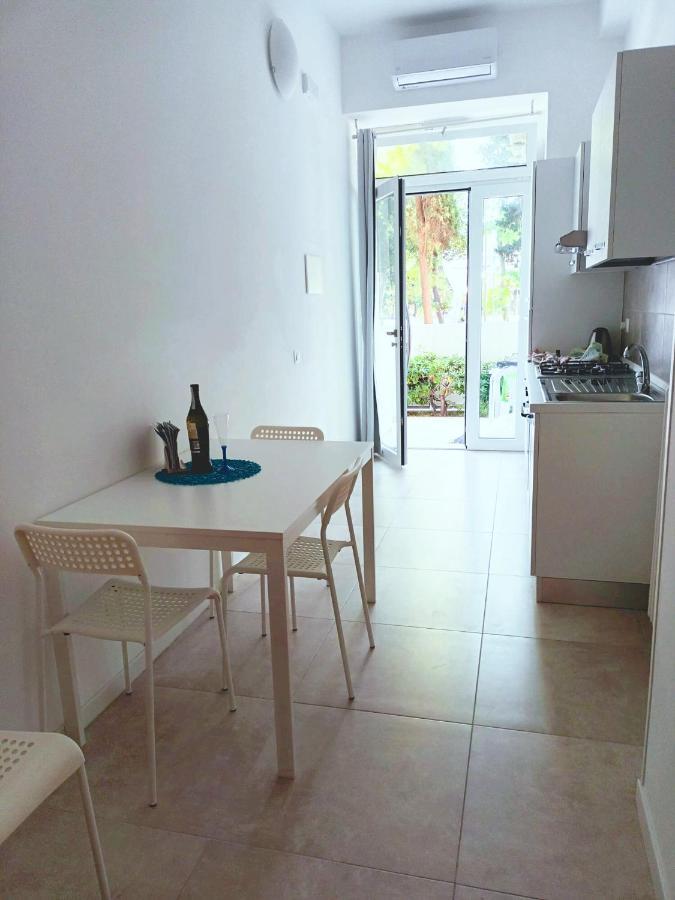 B&B Lido Apartament 10A チヴィタノーヴァ・マルケ エクステリア 写真